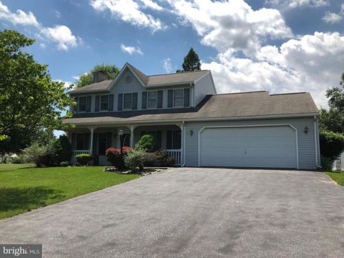 648 Cloverfield Dr, Beartown, PA 17555-9431