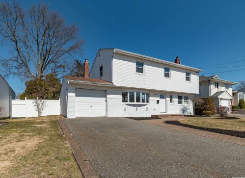 2511 Horace Ct, North Bellmore, NY 11710-4808