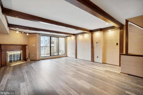 226 22nd St, Philadelphia, PA 19103-1384