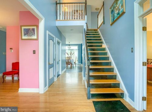 32 Sunrise Ct, Southampton PA 18966-1981 exterior