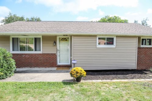 214 Snyder Dr, Moon Twp, PA 15108-2940