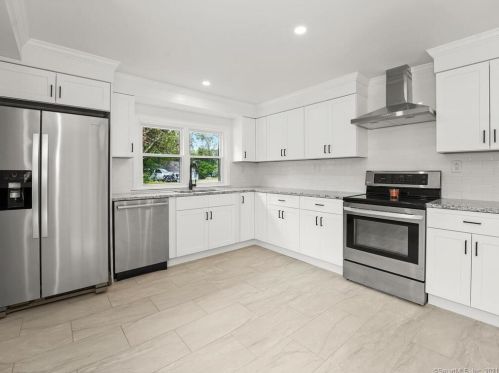 80 Circle Dr, Litchfield CT  06750-1710 exterior