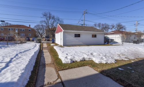 5416 Midland Dr, Milwaukee WI 53220-1420 exterior