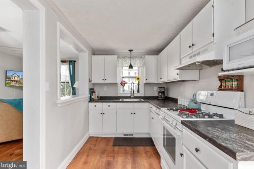 284 Massanutten St, Strasburg VA  22657-2301 exterior