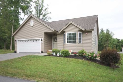 1 Chestnut Cir, Newton, NH 03858-4409