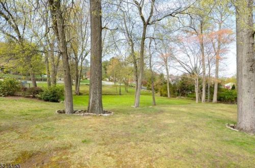 683 Squaw Brook Rd, Paterson NJ  07508-3004 exterior