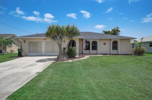 230 43rd Ter, Cape Coral FL  33904-8425 exterior
