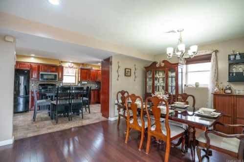 31 Brookside Ave, Tompkins Corners, NY 10579-1306