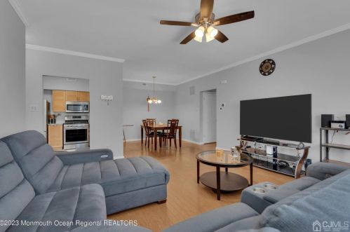 203 Commons At Kingswood Dr, East Brunswick NJ  08816-5209 exterior