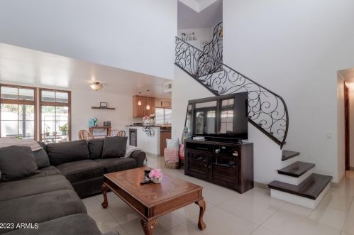 7022 42nd St, Phoenix, AZ 85042-8905