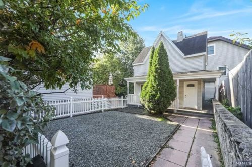 18 Valley Pl, Edgewater NJ  07020-1312 exterior