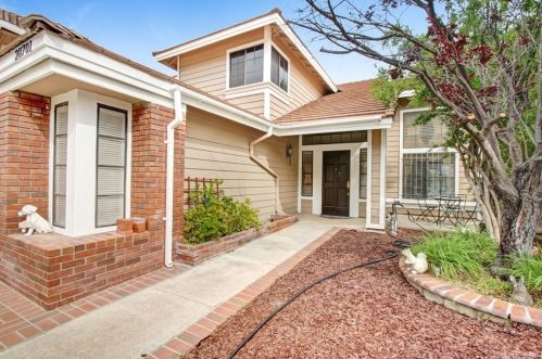 28701 Greenwood Pl, Santa Clarita, CA 91384-4319