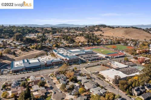 2915 Hermosa St, Pinole CA  94564-1511 exterior