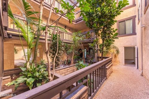 1923 Molino Ave, Long Beach, CA 90755-1018