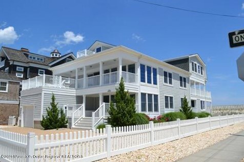 2 Bridge Ave, Point Pleasant Beach, NJ 08742-4748