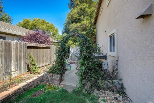 965 Turquoise St, Vacaville CA  95687-7859 exterior
