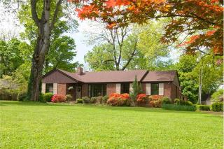 4301 Gray Oaks Dr, Nashville, TN 37204-4217
