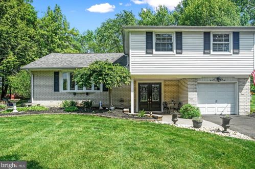 19 Rambler Dr, Southampton, PA 18966-2034