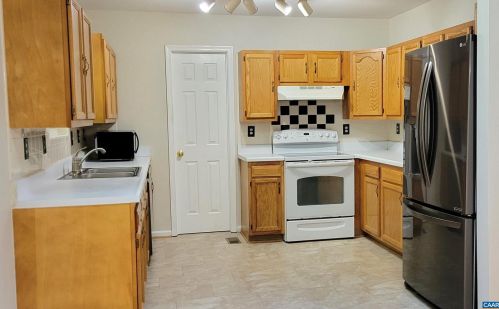 14 Riverwood Ct, Bybee VA  22963-3354 exterior