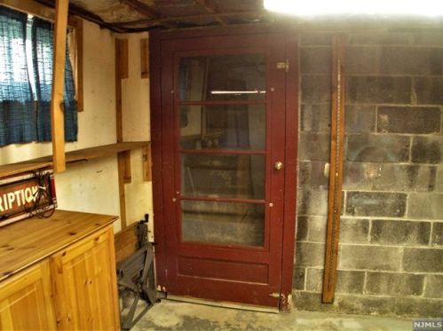 18 Oak St, Oakland NJ  07436-1922 exterior