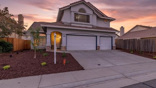 8686 White Peacock Way, Elk Grove CA  95624-3701 exterior