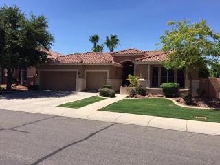 6774 Amigo Dr, Glendale, AZ 85308-8922