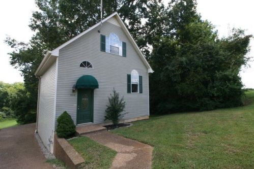 800 Armstrong Ln, Columbia, TN 38401-6912