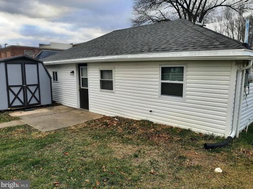 490 Ash Ave, Carlisle, PA 17013-1895
