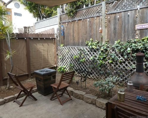 1676 Chalcedony St, San Diego CA 92109-3115 exterior