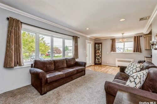 12 Lincoln Blvd, Bethpage NY  11714-5236 exterior