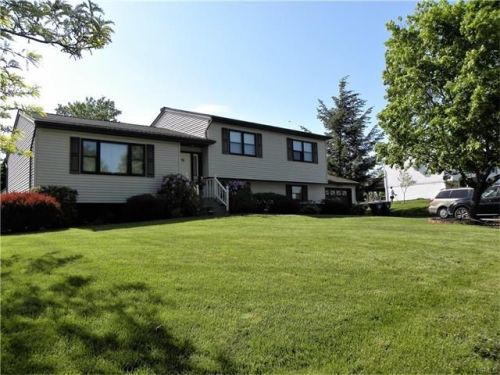 16 Hampshire Dr, Washingtonville, NY 10992-2103