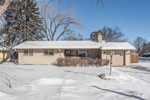 1827 Draper Dr, Saint Paul, MN 55113-5418