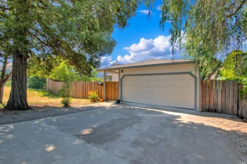 692 L St, Benicia, CA 94510-3513