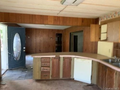 27 Mootz Dr, Hurleyville, NY 12747-5051