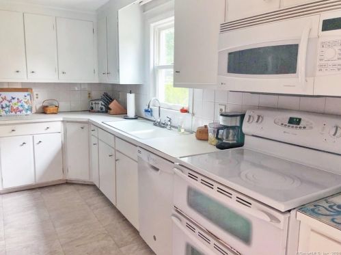 3 Hiram Ln, Bloomfield CT  06002-1224 exterior