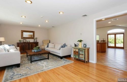 1 Cedar Ct, Closter NJ  07624-1012 exterior