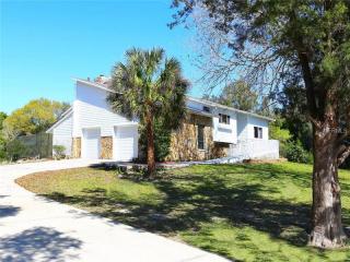 6103 Goldfinch St, Sarasota, FL 34241-9368