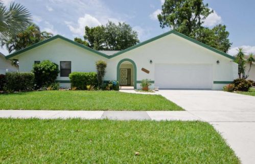 215 Parkwood Dr, West Palm Beach, FL 33411-8202