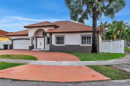 7090 5th Ave, Hialeah FL  33014-4952 exterior