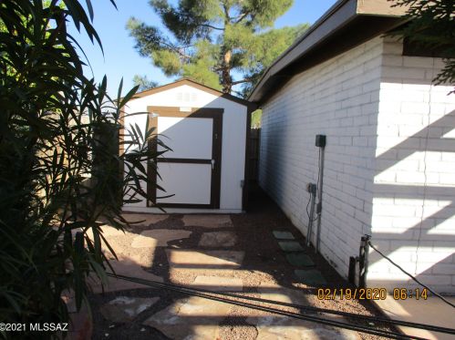 4860 Prudence Rd, Tucson AZ 85730-4318 exterior