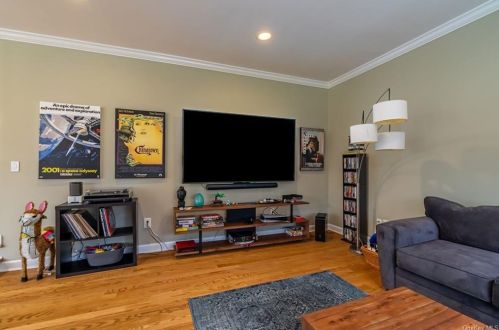12 Brookwood Rd, New Rochelle NY  10804-1841 exterior