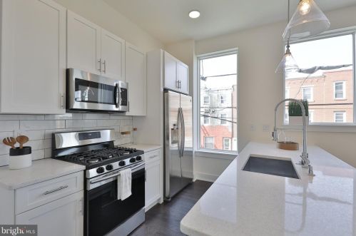 1117 American St, Philadelphia, PA 19123-1513