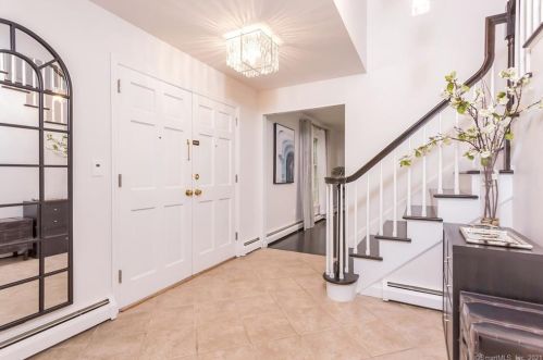 10 Drum Hill Ln, Stamford, CT 06902-1406