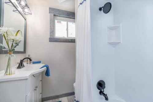 602 New Castle St, Zelienople PA  16063-1049 exterior