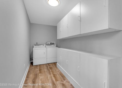 21 Kenneth Dr, Tinton Falls NJ  07712-2824 exterior