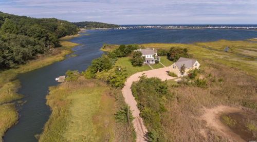 146 Shr Rd, Mount Sinai NY  11766-1237 exterior