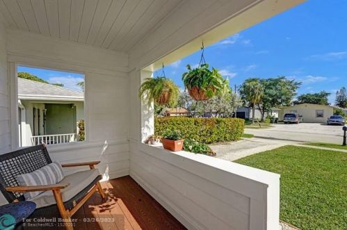 228 8th Ave, Delray Beach FL  33483-5523 exterior