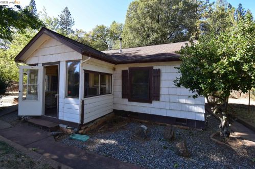 17577 Ridge Rd, Pine Grove, CA 95665-9446