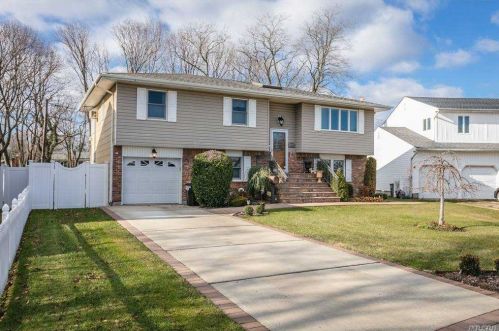 1352 Estelle Ct, Seaford, NY 11783-1733