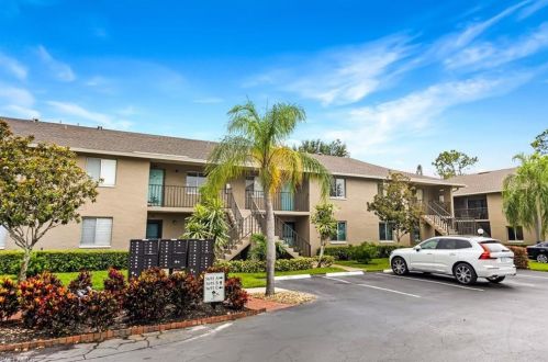 5695 Rattlesnake Hammock Rd, Naples FL  34113-8105 exterior